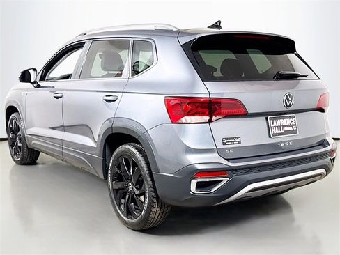 Used 2024 Volkswagen Taos SE image 6