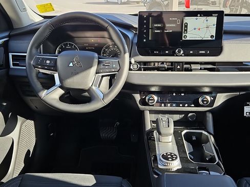 New 2026 Mitsubishi Outlander SE image 21