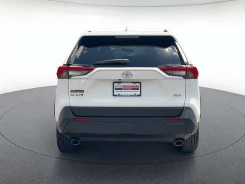 Used 2019 Toyota RAV4 XLE FWD image 4