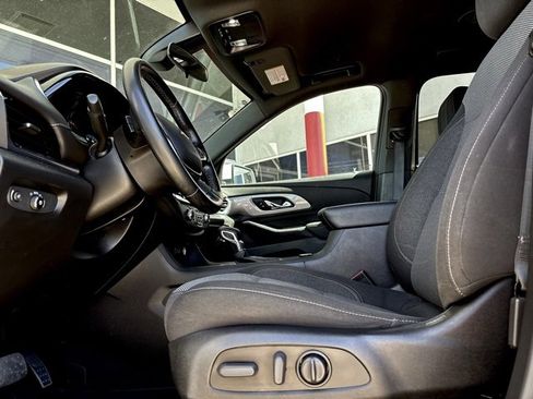 Used 2023 Chevrolet Traverse LT image 14