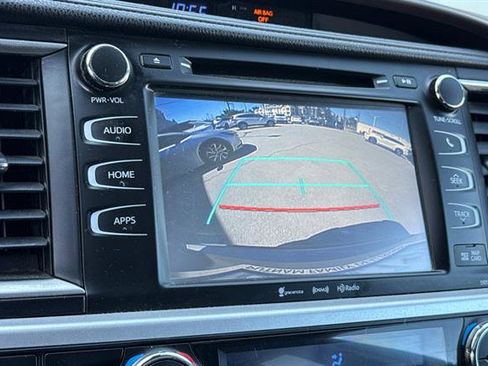 Used 2017 Toyota Highlander XLE AWD/4WD image 22
