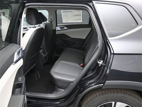 New 2026 Volkswagen Taos SE image 11