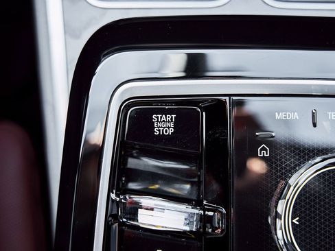 Used 2025 BMW 760i xDrive 760i xDrive w/ Premium Package image 71