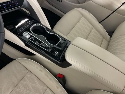 Used 2023 Buick Envision Avenir image 22
