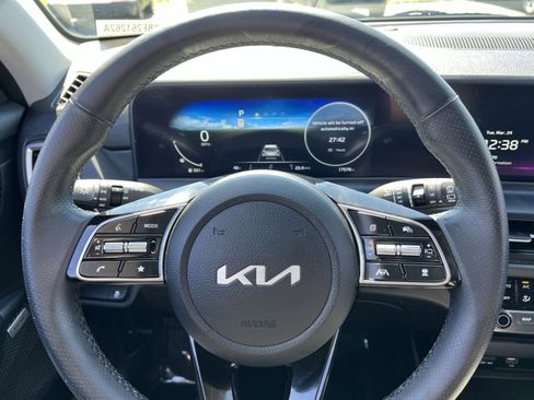 Used 2024 Kia Seltos SX w/ SX Sunroof Package image 16