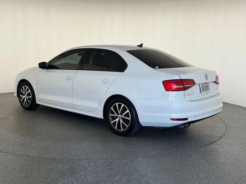 Used 2016 Volkswagen Jetta SE FWD image 6