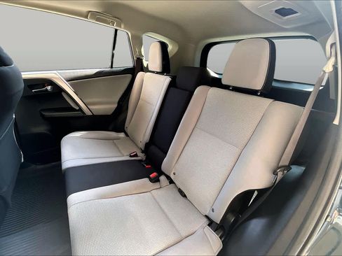 Used 2018 Toyota RAV4 XLE FWD image 20