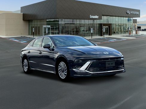 Used 2025 Hyundai Sonata Limited FWD image 11