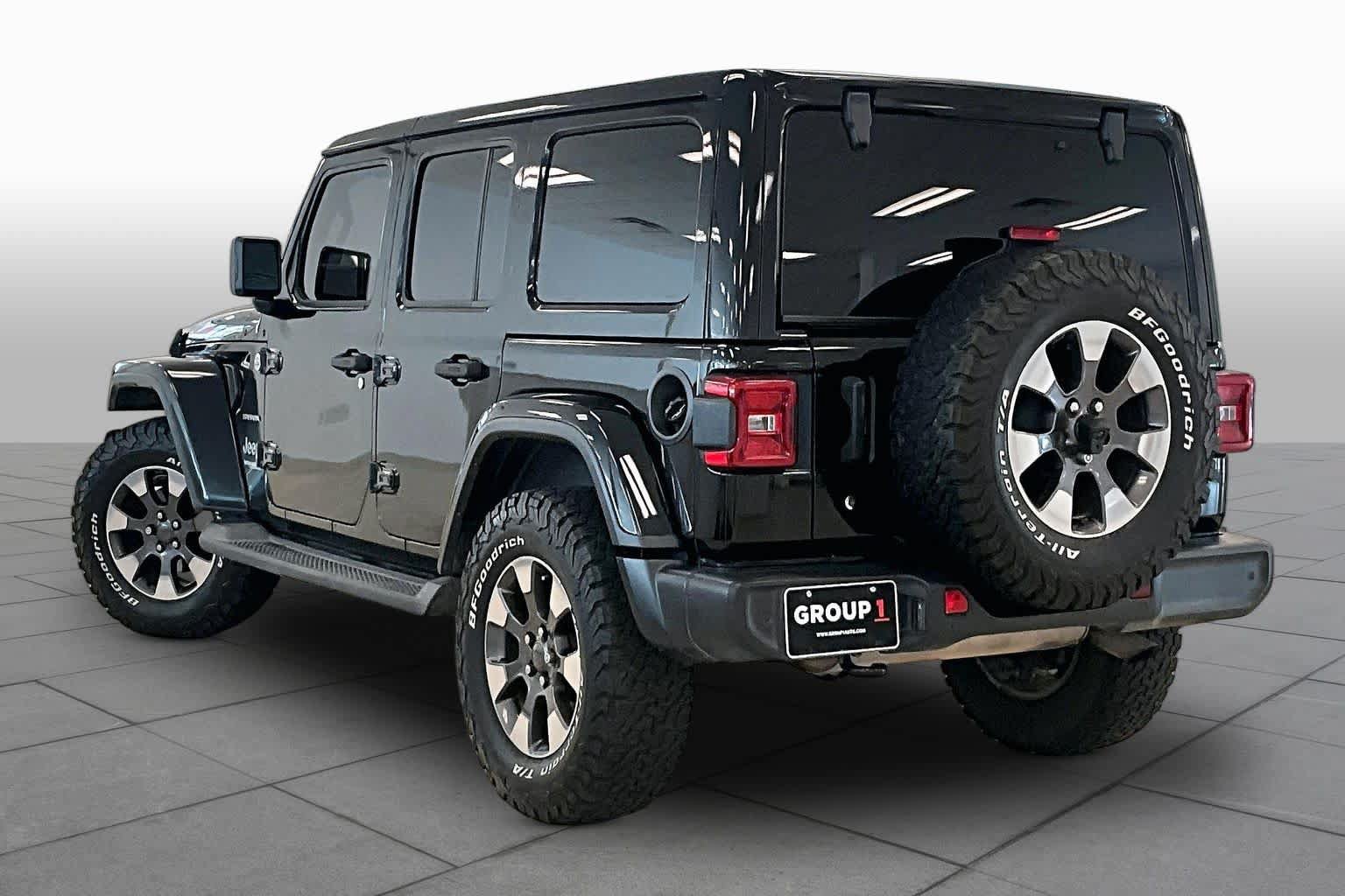 Used 2018 Jeep Wrangler Unlimited Sahara w/ Safety Group AWD/4WD image 10