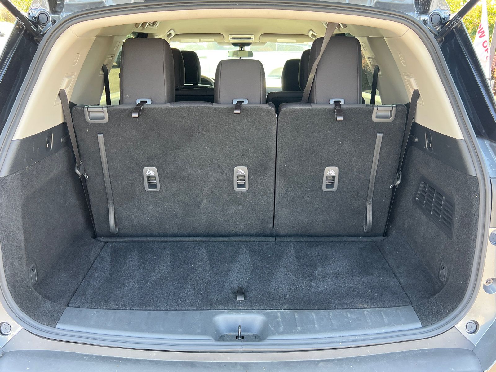 Used 2025 Nissan Pathfinder S FWD image 19