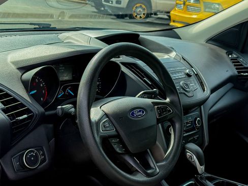 Used 2019 Ford Escape S image 2