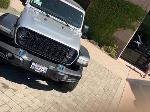 Used 2021 Jeep Wrangler Unlimited Sahara image 33