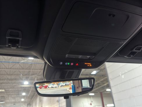 Used 2025 Chevrolet Equinox LT w/ Convenience Package II image 36