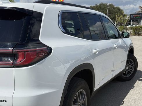 Used 2025 GMC Acadia Elevation image 8