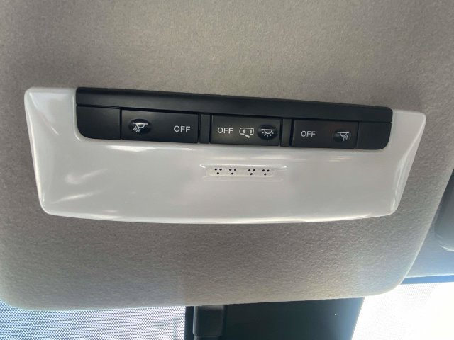 Used 2025 Nissan Versa SV FWD image 34