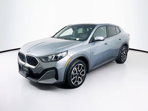 Used 2025 BMW X2 xDrive28i image 3