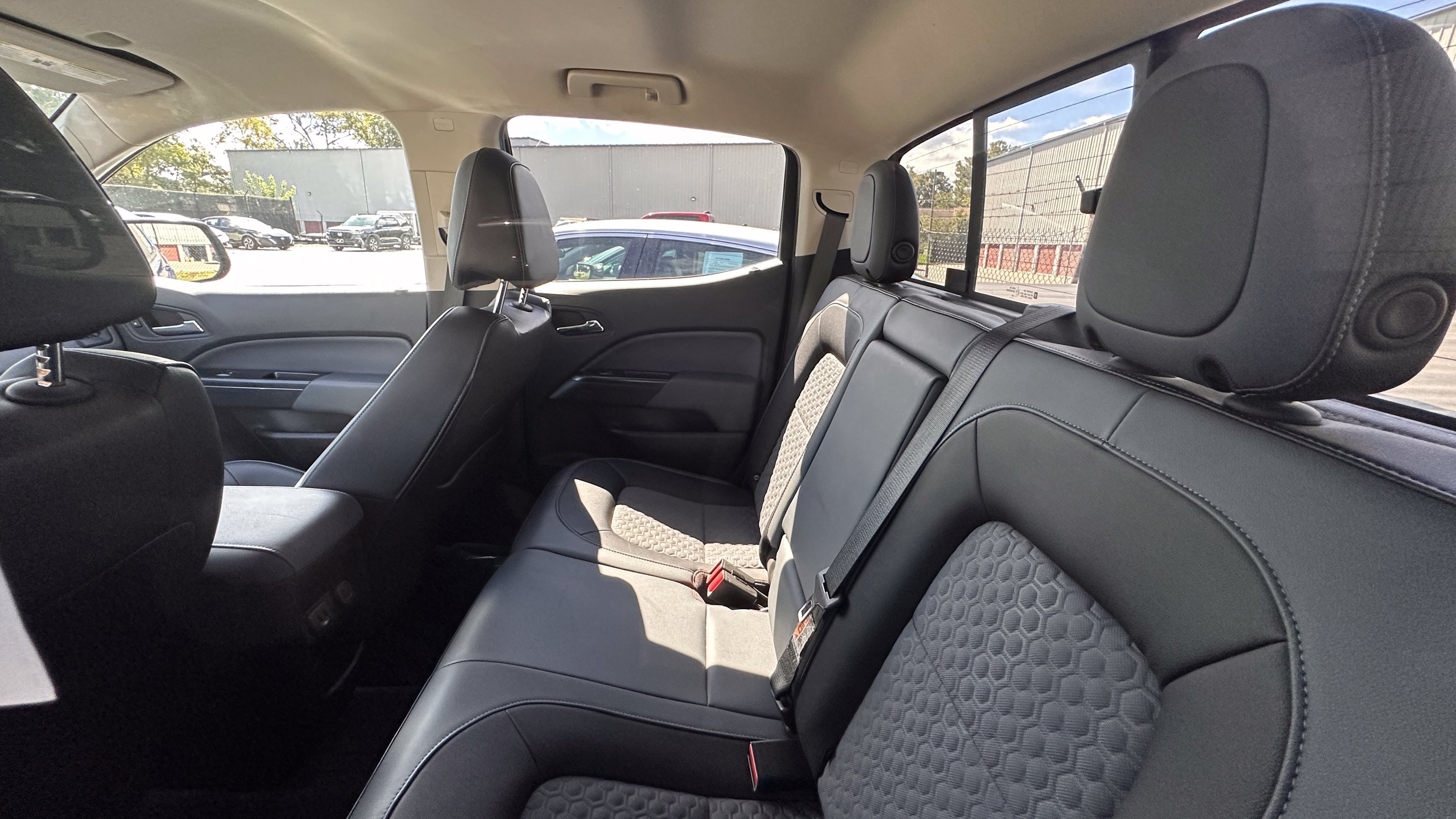 Used 2020 Chevrolet Colorado Z71 AWD/4WD image 6