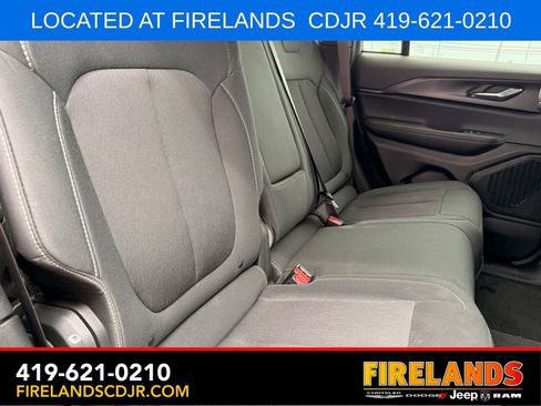 Used 2024 Jeep Grand Cherokee Laredo X w/ Luxury Tech Group I AWD/4WD image 8