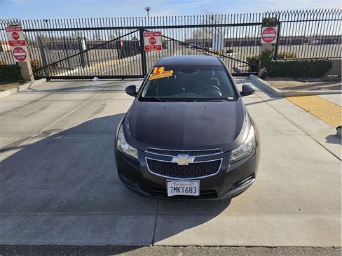 Used 2014 Chevrolet Cruze LT image 2