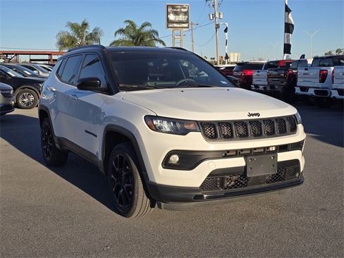 Used 2023 Buick Encore GX Select image 3