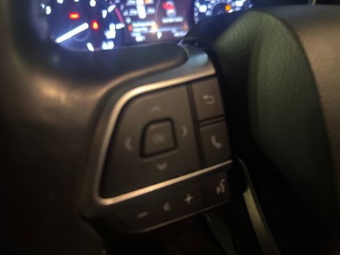 Used 2021 Toyota Highlander XLE image 18