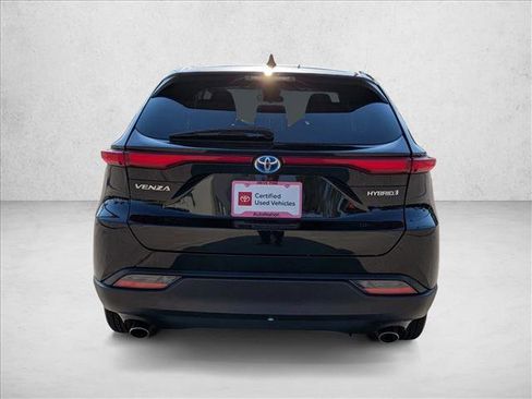 Certified 2022 Toyota Venza LE image 7