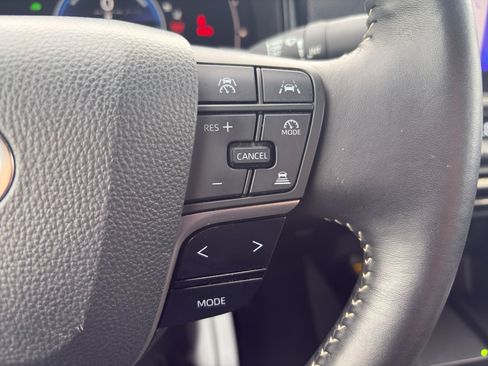 Used 2025 Toyota Camry SE FWD image 18