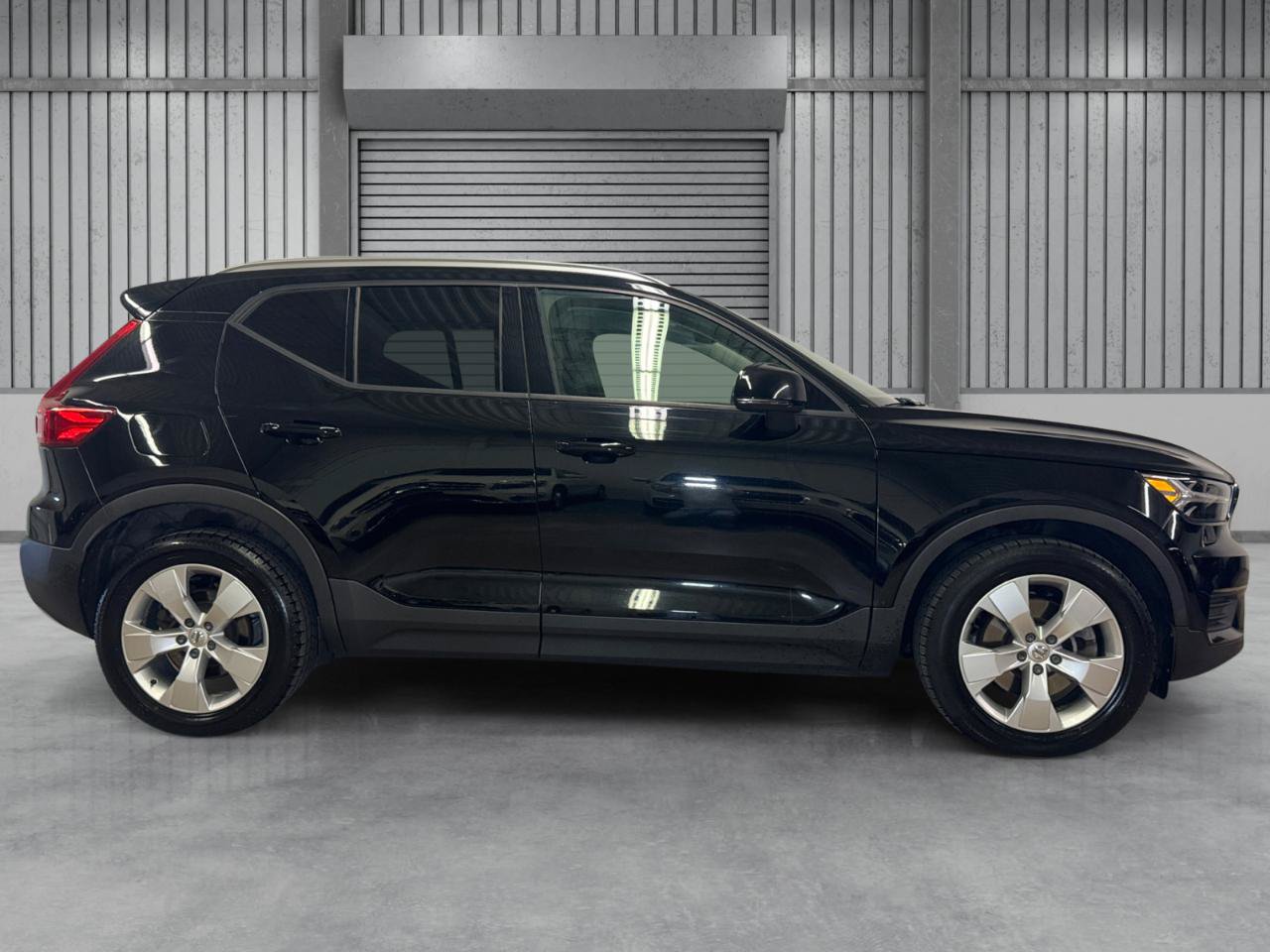 Used 2019 Volvo XC40 T5 Momentum AWD/4WD image 32