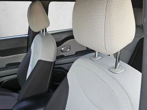 Used 2019 Kia Soul FWD image 14