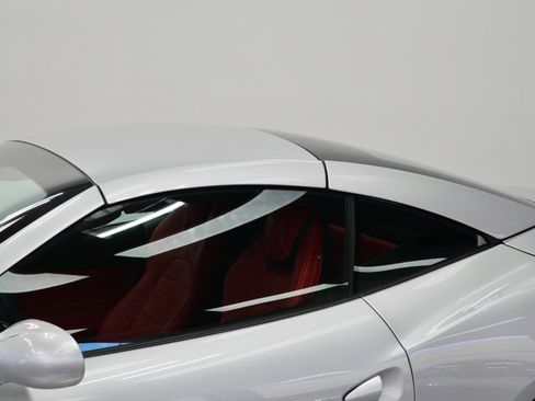 Used 2017 Ferrari California T image 40