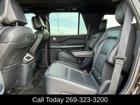 Used 2025 Lincoln Navigator Reserve w/ Jet Appearance Package image 4