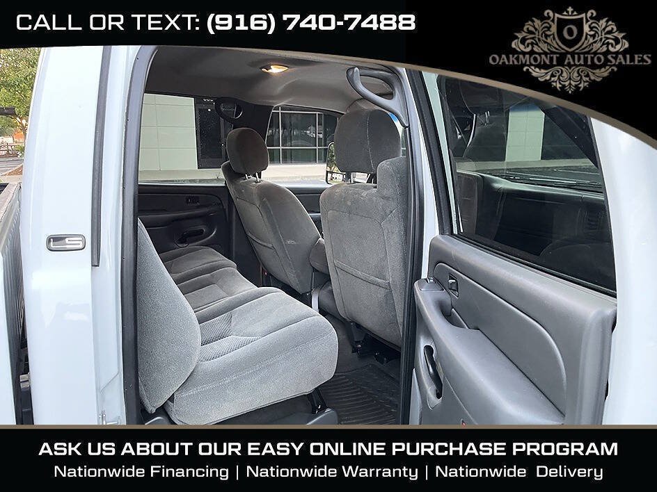 Used 2005 Chevrolet Silverado 3500 LS AWD/4WD image 17