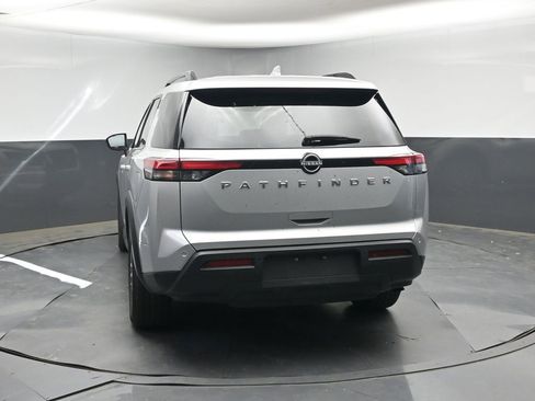 Used 2025 Nissan Pathfinder SV image 4