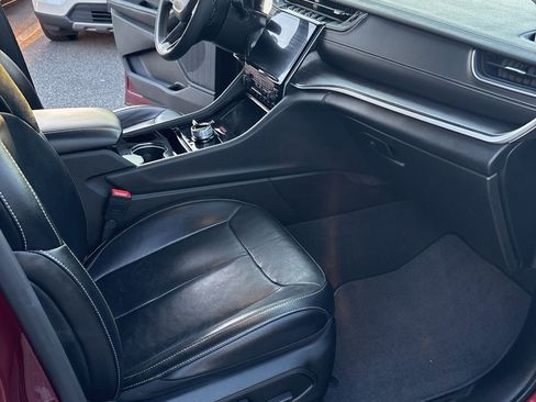 Used 2023 Jeep Grand Cherokee L Limited w/ Black Appearance Package image 8