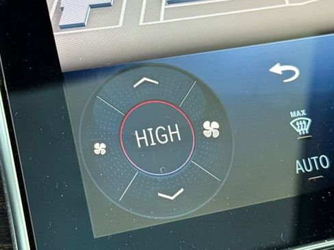 Used 2025 Mercedes-Benz GLC 300 4MATIC image 29