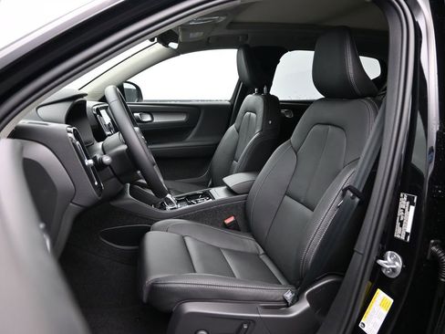 New 2025 Volvo XC40 B5 Ultra w/ Climate Package image 19