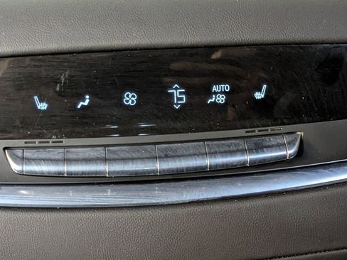 Certified 2024 Cadillac Escalade Premium Luxury image 17