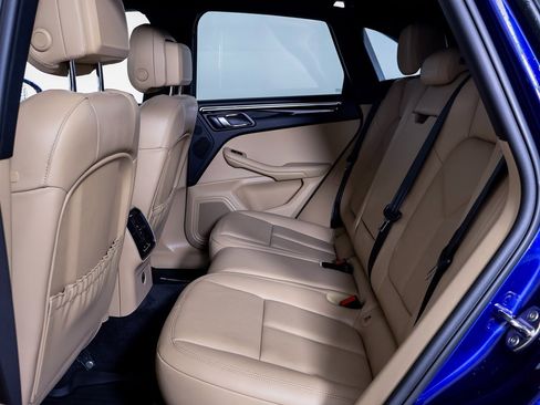 Used 2023 Porsche Macan image 9