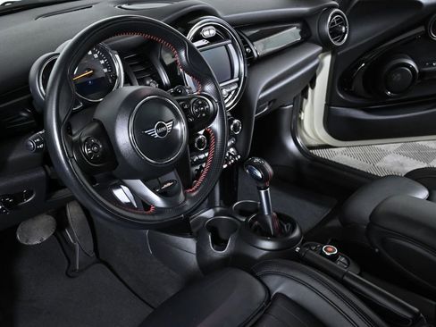 Used 2019 MINI Cooper S w/ Premium Package image 11