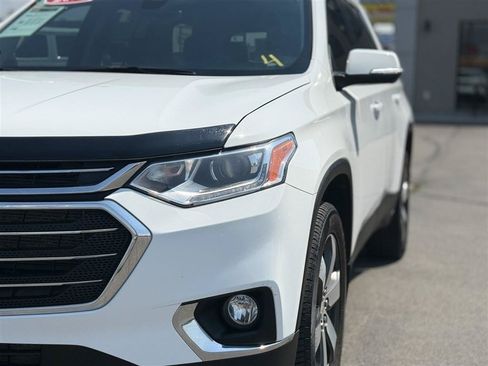 Used 2021 Chevrolet Traverse LT w/ LT Premium Package AWD/4WD image 11