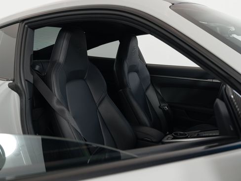 Used 2024 Porsche 911 Carrera RWD image 17