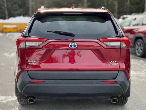Used 2021 Toyota RAV4 XLE image 4