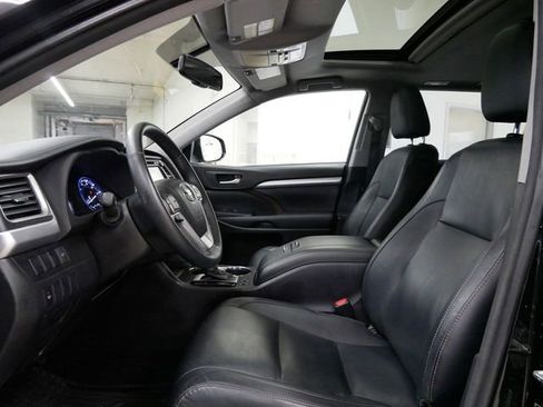 Used 2010 Toyota Highlander SE image 8