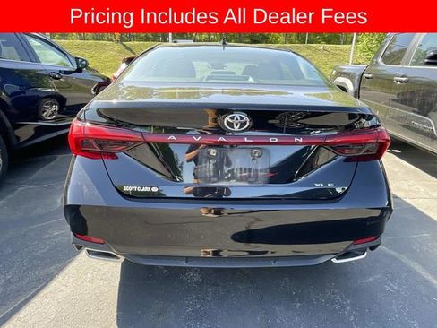 Used 2019 Toyota Avalon XLE w/ Carpet Mat Package FWD image 3