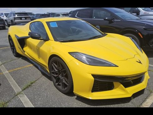 Used 2025 Chevrolet Corvette Z06 RWD image 2