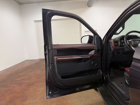 Used 2024 Ford Expedition Limited AWD/4WD image 56