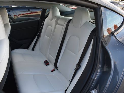 Used 2022 Tesla Model 3 Standard Range image 13