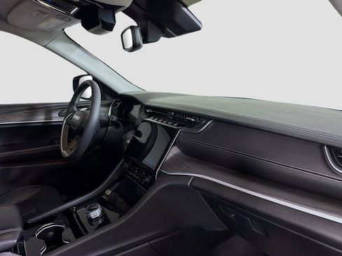 Used 2023 Jeep Grand Cherokee Limited w/ Black Appearance Package image 30