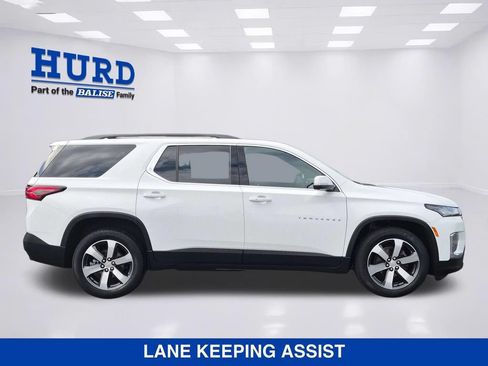 Used 2023 Chevrolet Traverse LT w/ LT Premium Package AWD/4WD image 3