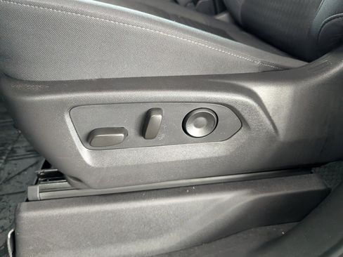 Used 2025 Chevrolet Silverado 2500 Custom w/ Custom Value Package image 10